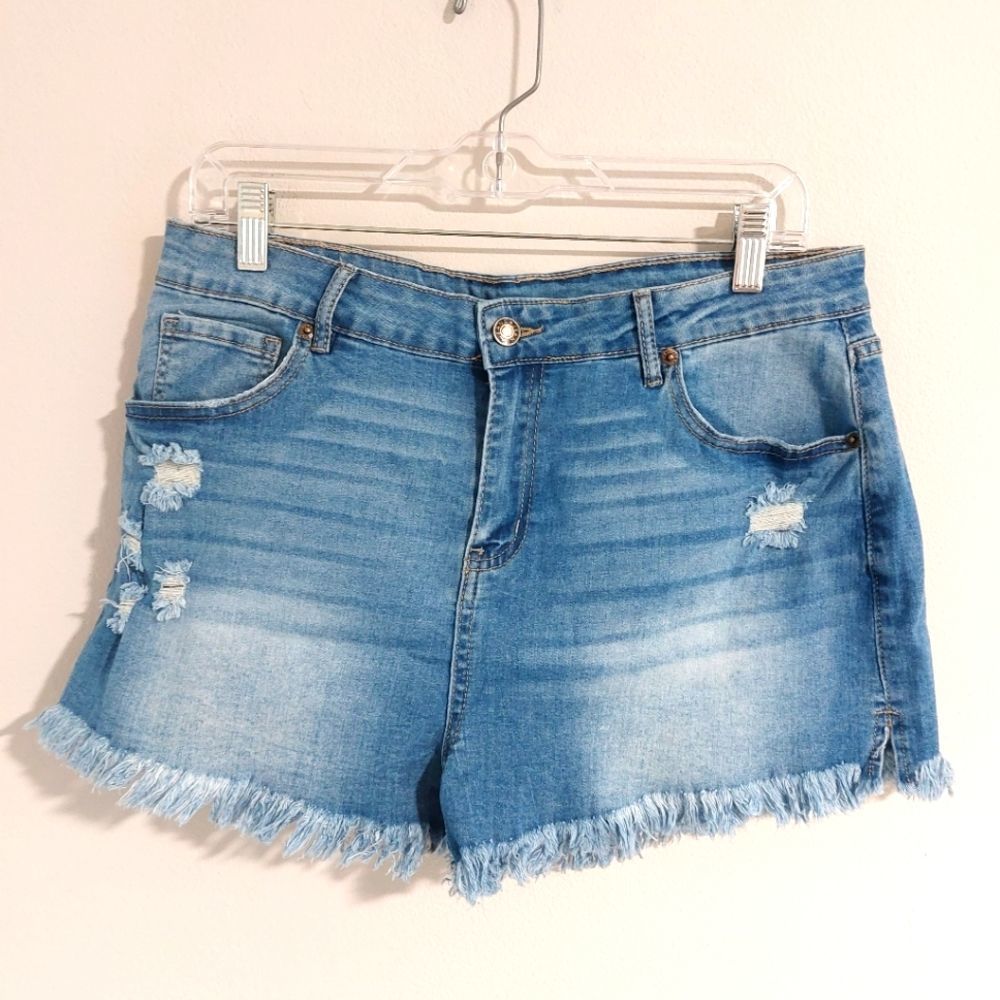 Frayed botton high waisted jean shorts